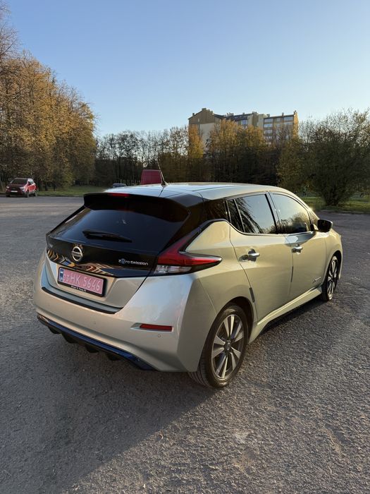 Nissan leaf 2018 р.