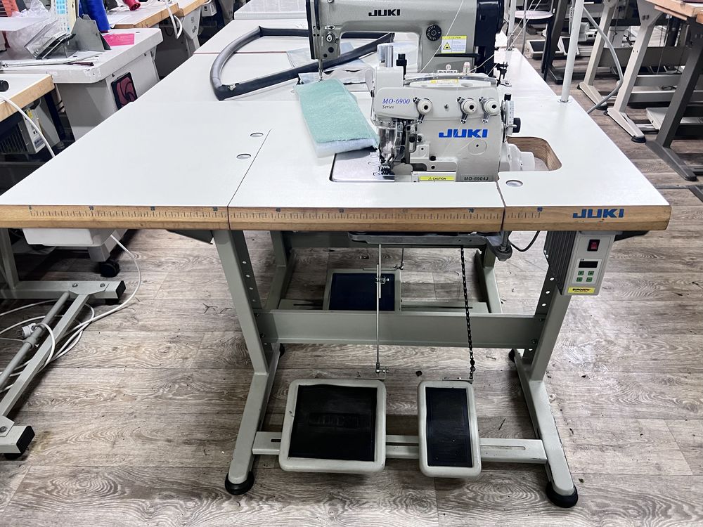 Overlock Juki MO 6904J 3-nitkowy, górny transport, ciężkie szycie 230v