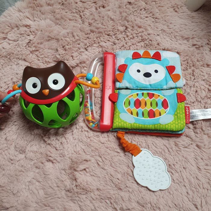 Zestaw skip hop książeczka szeleszcząca + skoczek