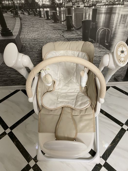 Дитячий стільчик-гойдалка Carrelo Triumph