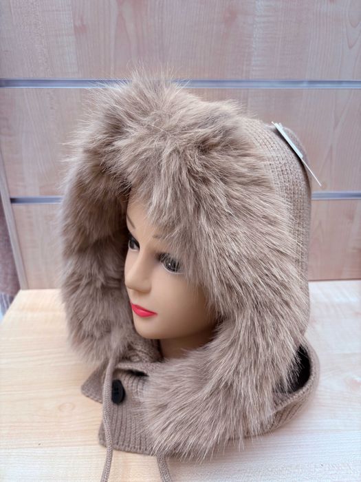 balaclava ala czapka i komin z futerkiem zapinana na guziki elegancka