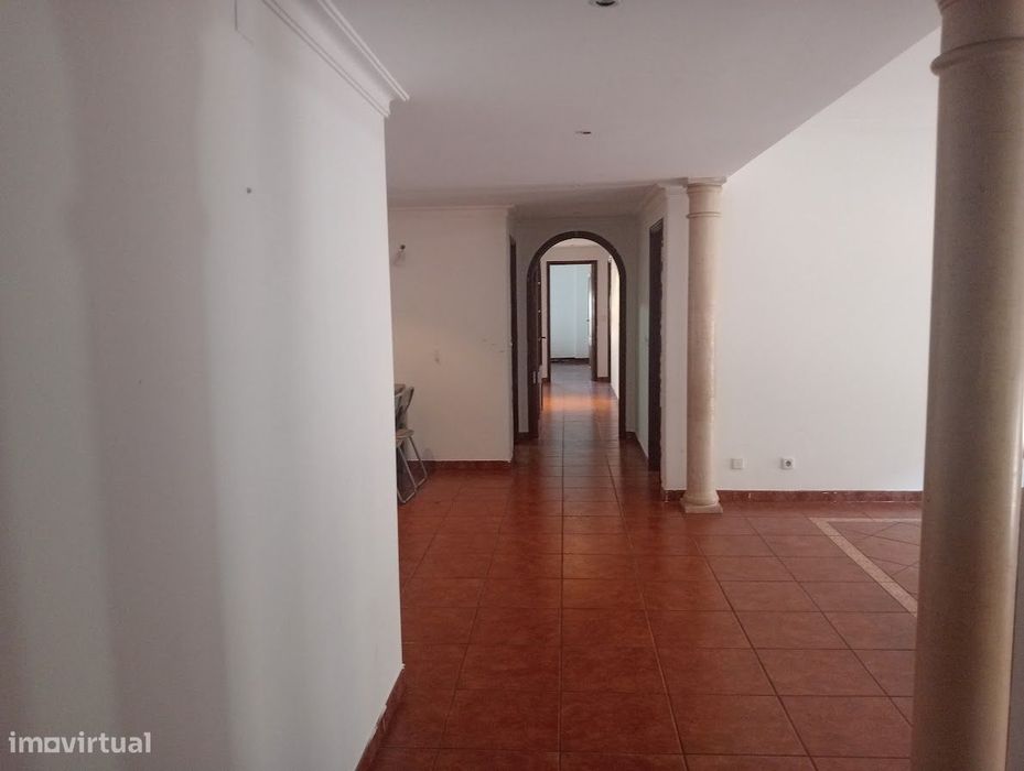 Apartamento T3  Proximo da estação do entroncamento - Negociável.