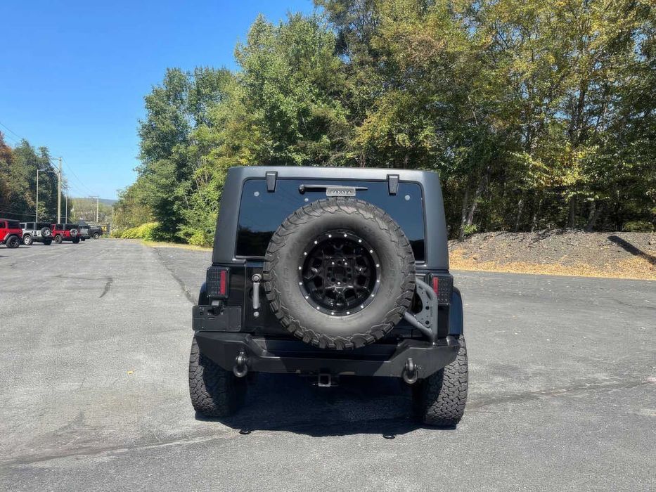 Jeep Wrangler Unlimited Freedom Edition      2014