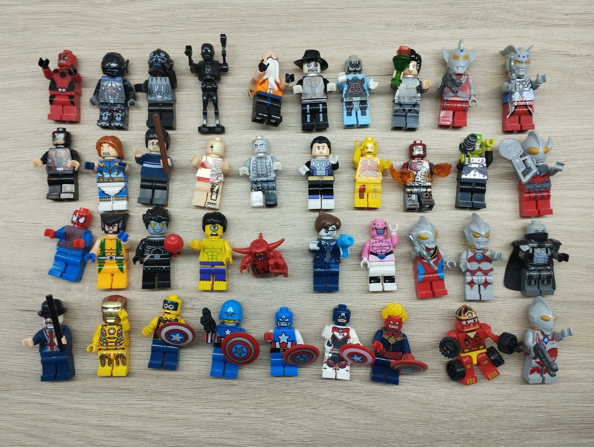 Varias figuras lego