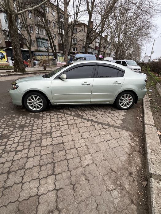 Авто Мазда 3  2008 год
