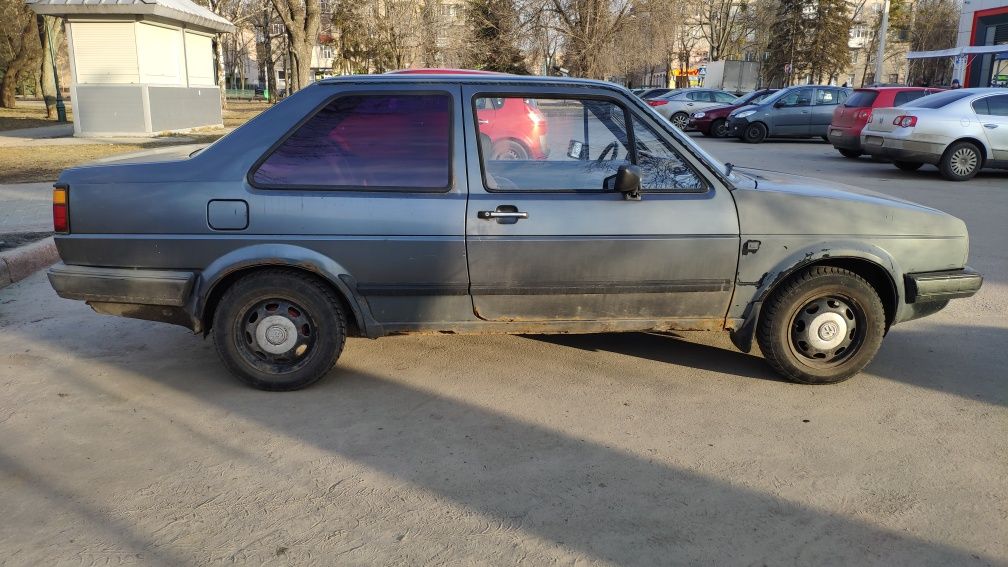 Volkswagen Jetta купе 1986г
Газ/бензин,