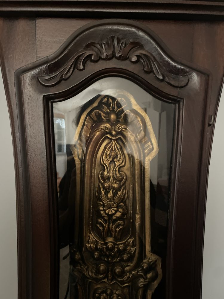 Relógio de pé antigo