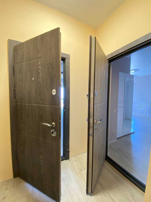 Продам  2к квартиру ЖК , вул.Робоча, 78м2