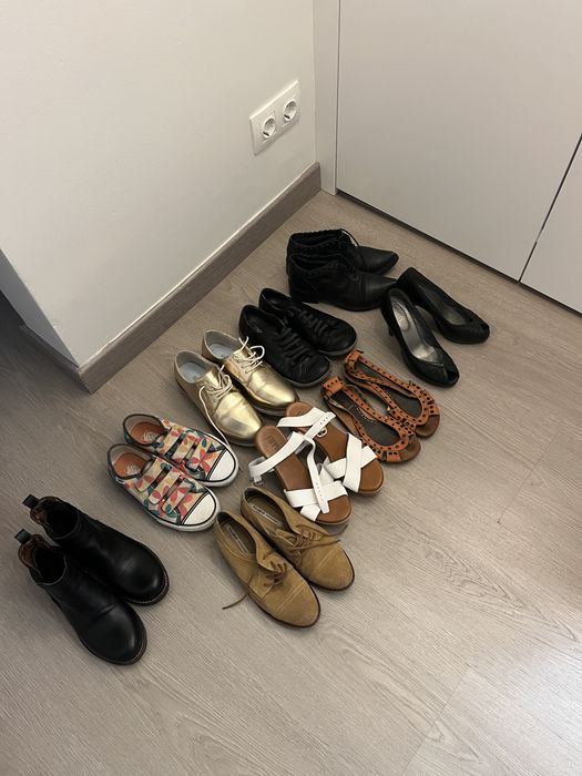 Varios sapatos diferentes marcas