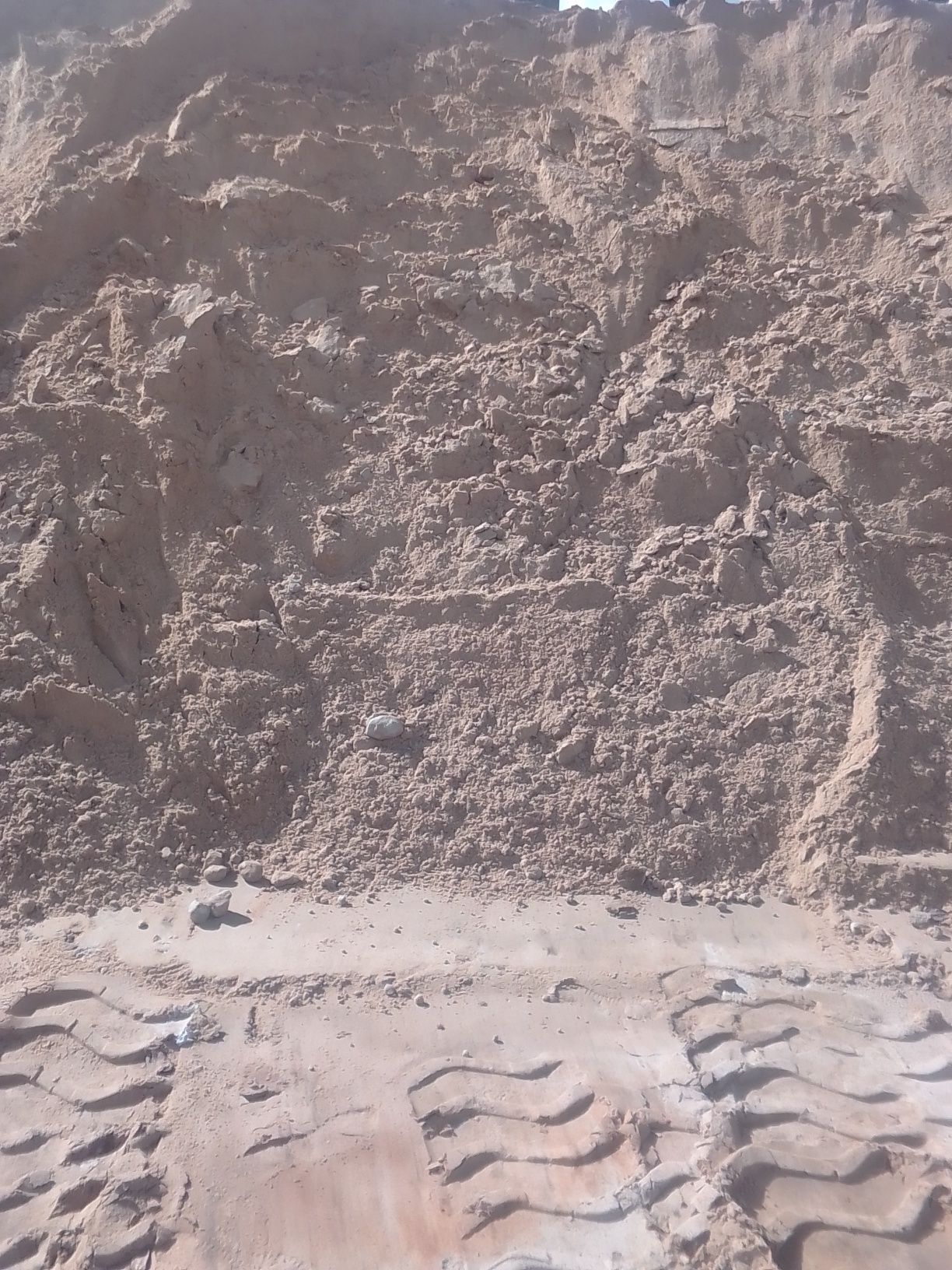 Песок 400 щебень 700 отсев 650 цемент кирпич Бут чернозем глина.