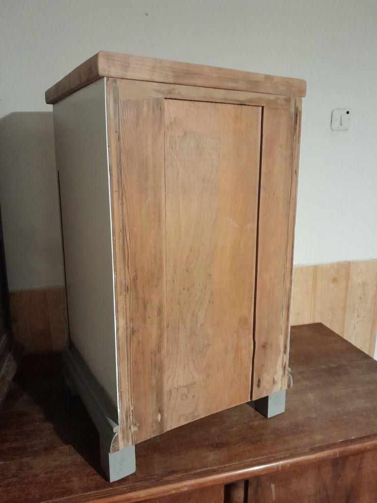 Stara zabytkowa przedwojenna drewniana szafka zabytek vintage retro