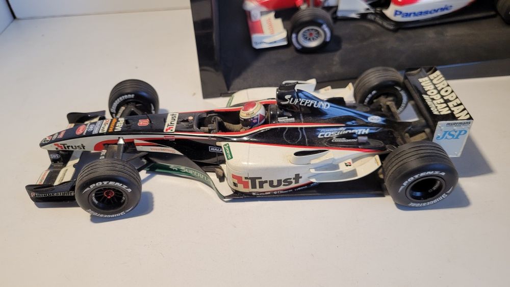 Modele 1/18  minichamps F1 toyota tf102 podpis Allan Mc Nish  mclaren