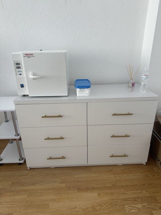 Робочі місця для майстра манікюра/бровиста