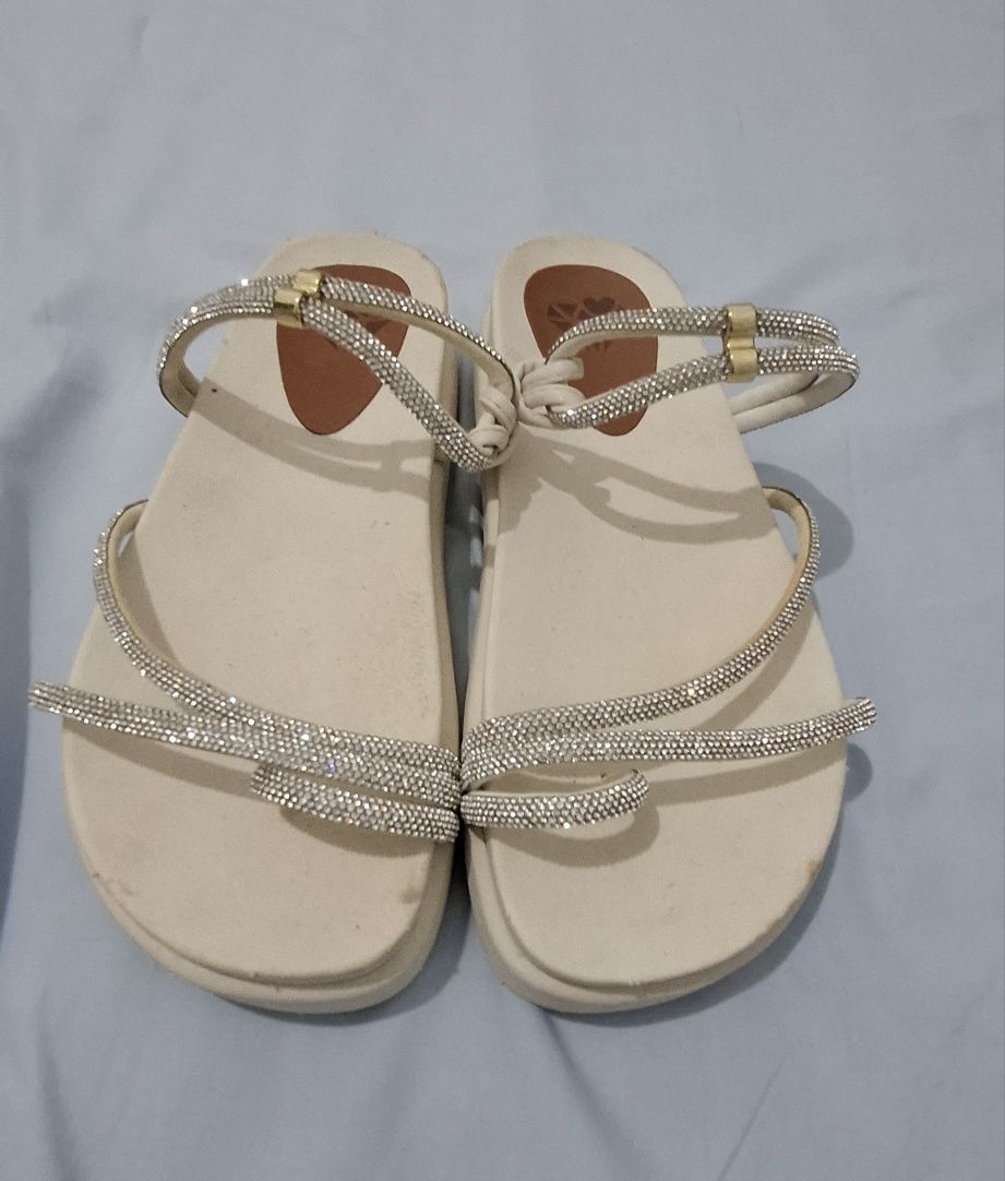 Sandalia parpete bege cm strass