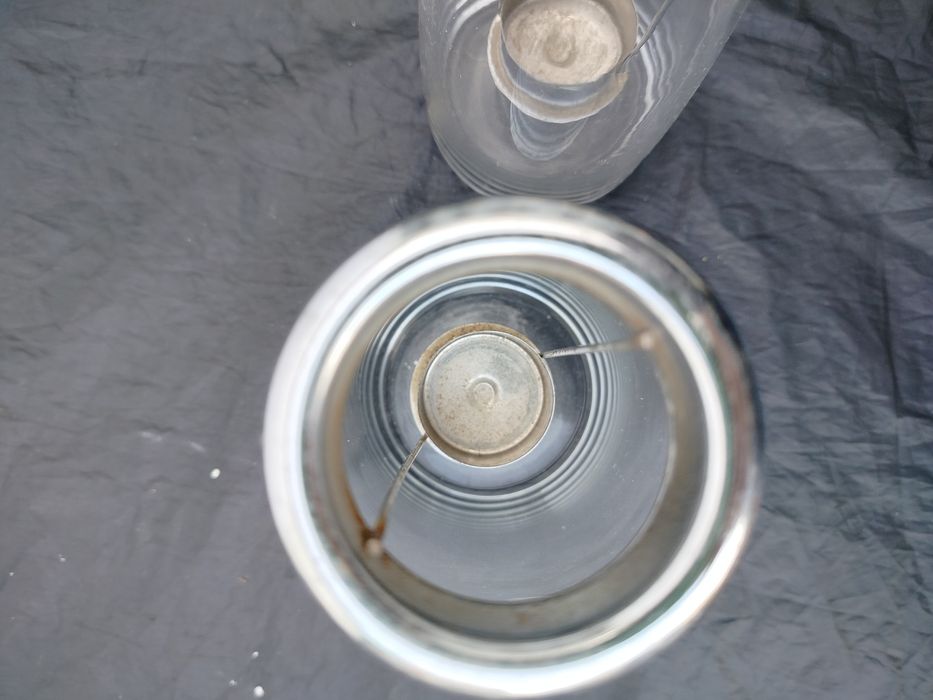 Dwa szklane ładne świeczniki