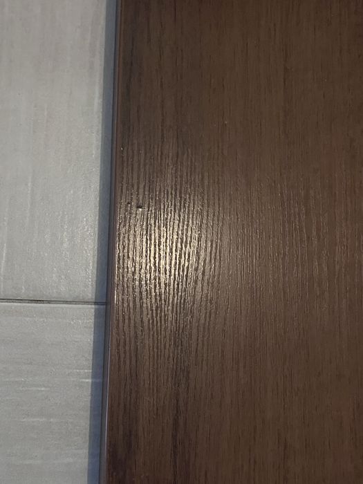 Półka ścienna wykonana przez stolarza