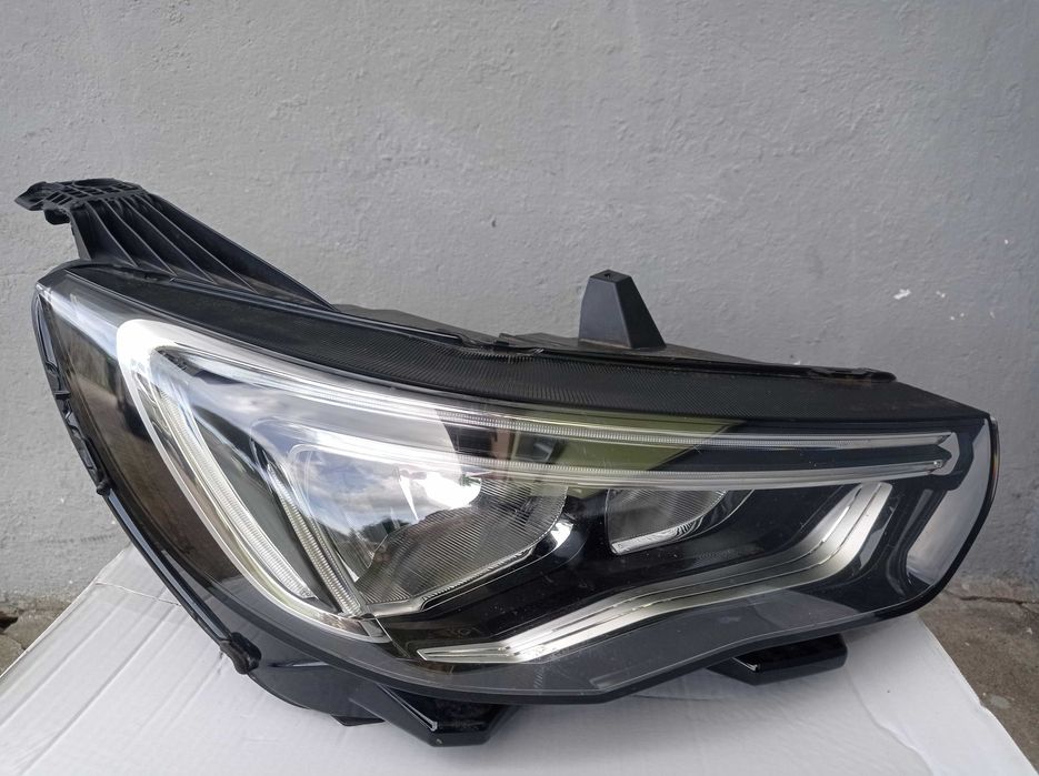 Lampa prawy przód Opel Grandlamd x