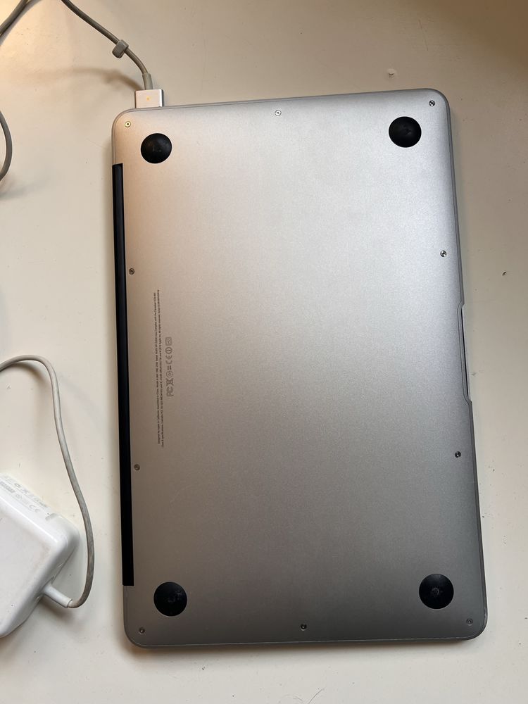 MacBook Air 5,1 model A1465 EMC2558