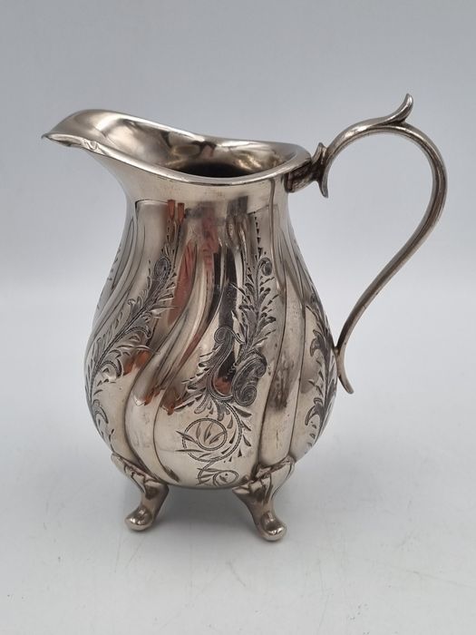 Sygnowany zestaw kawowy/herbaciany plater