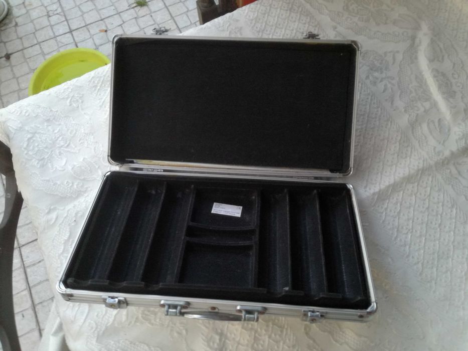 Mala rígida de plástico para maquilhagem ou jóias