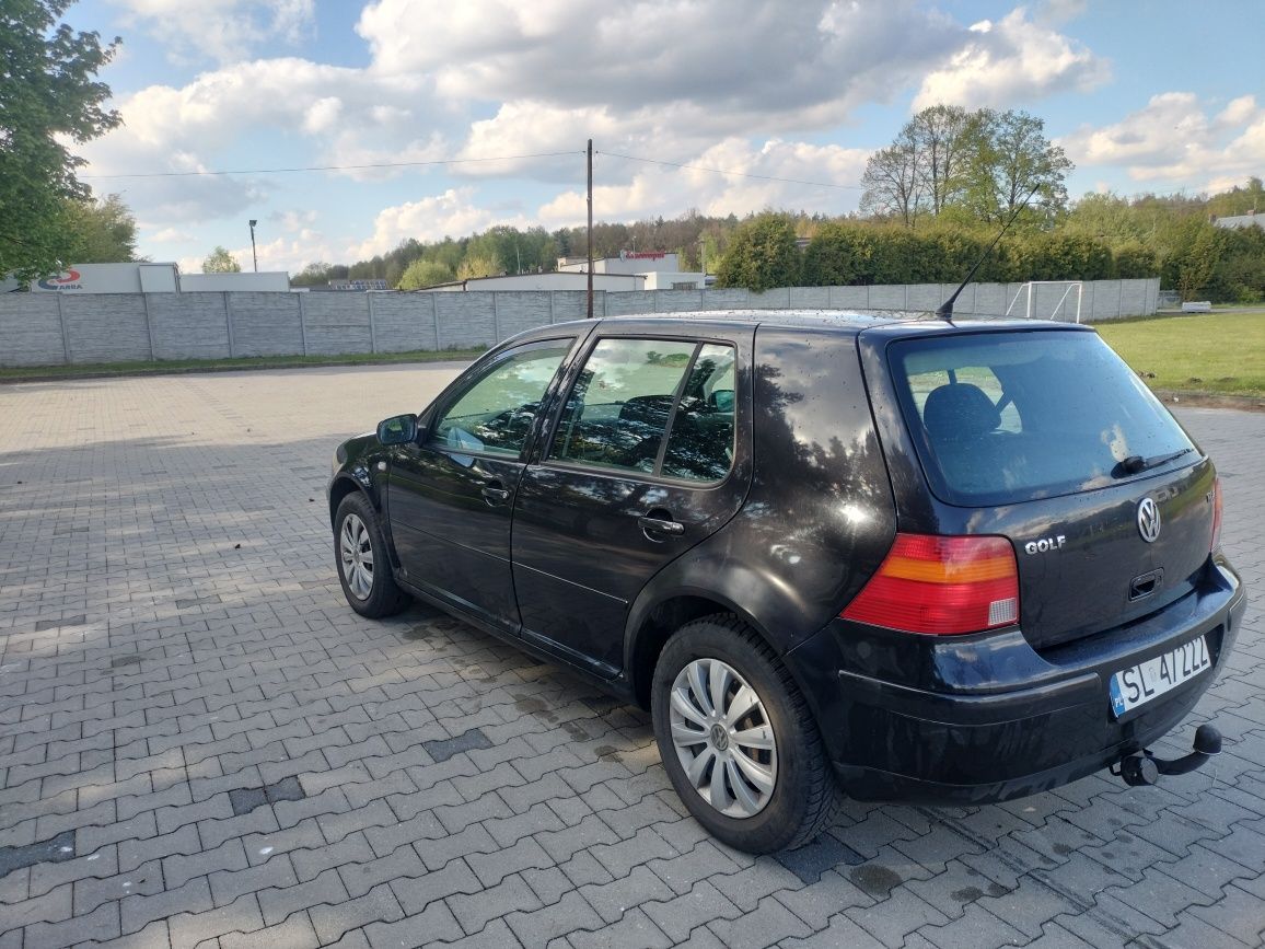VW Golf 1.9 tdi hak/klima