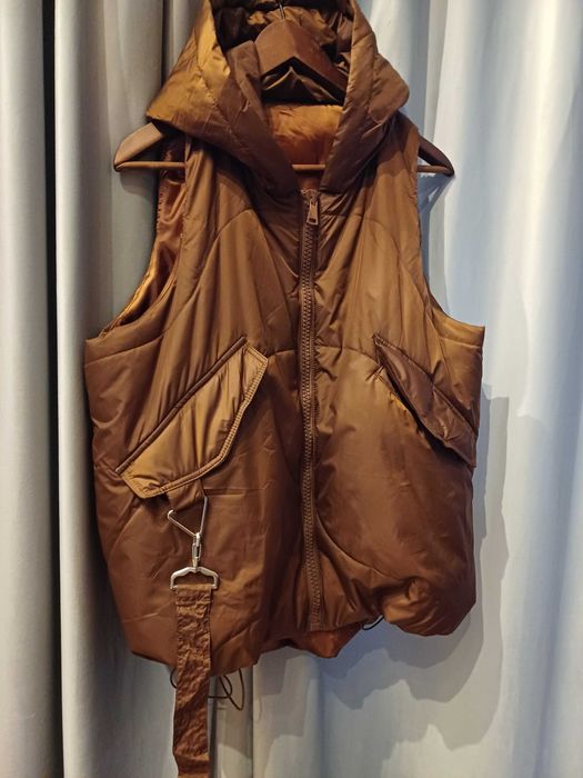 Bezrękawnik w kolorze brązowym