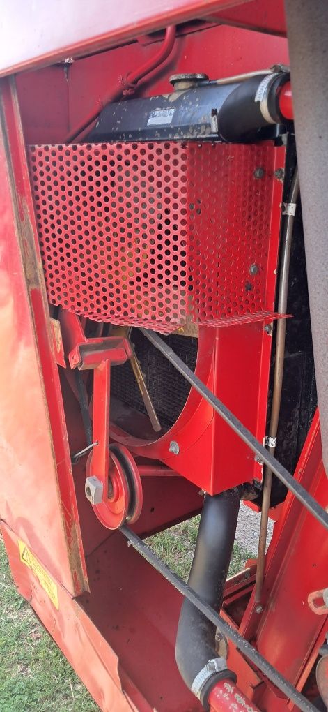 Комбайн Massey Ferguson 16!