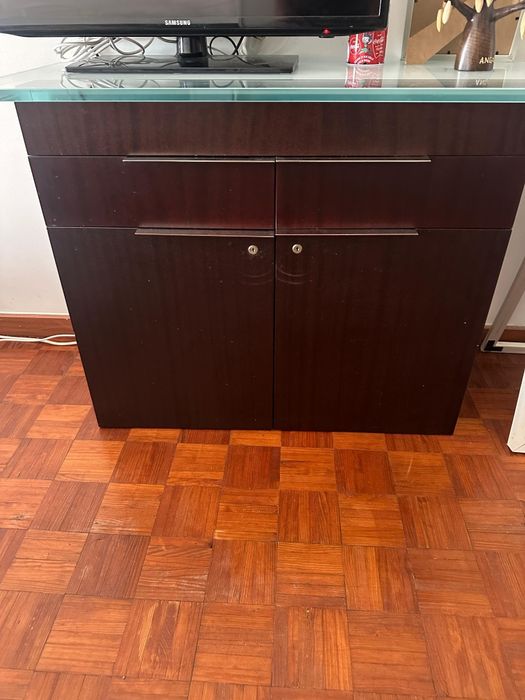 Cama de casal+mesa de cabeceira+aparador