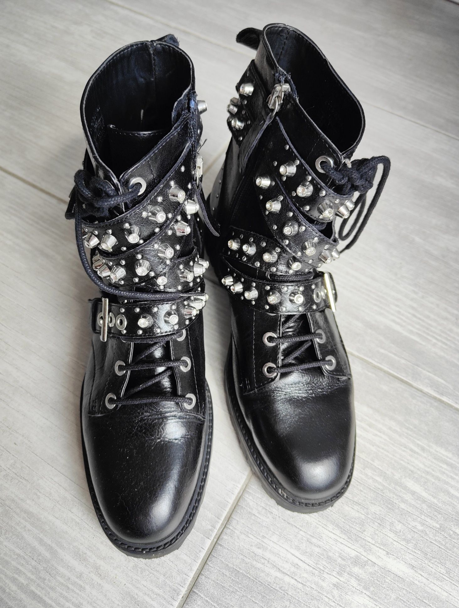 Czarne skórzane botki z dżetami, Zara, r. 38, biker boots, motocyklowe