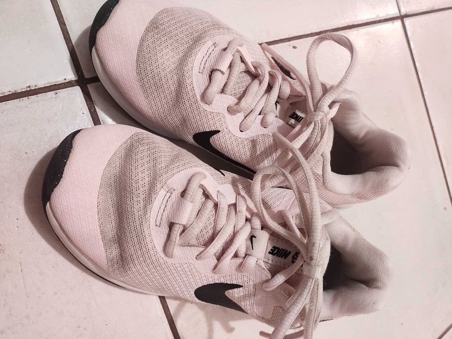 Świetne różowe buty do biegania Nike r.35.5