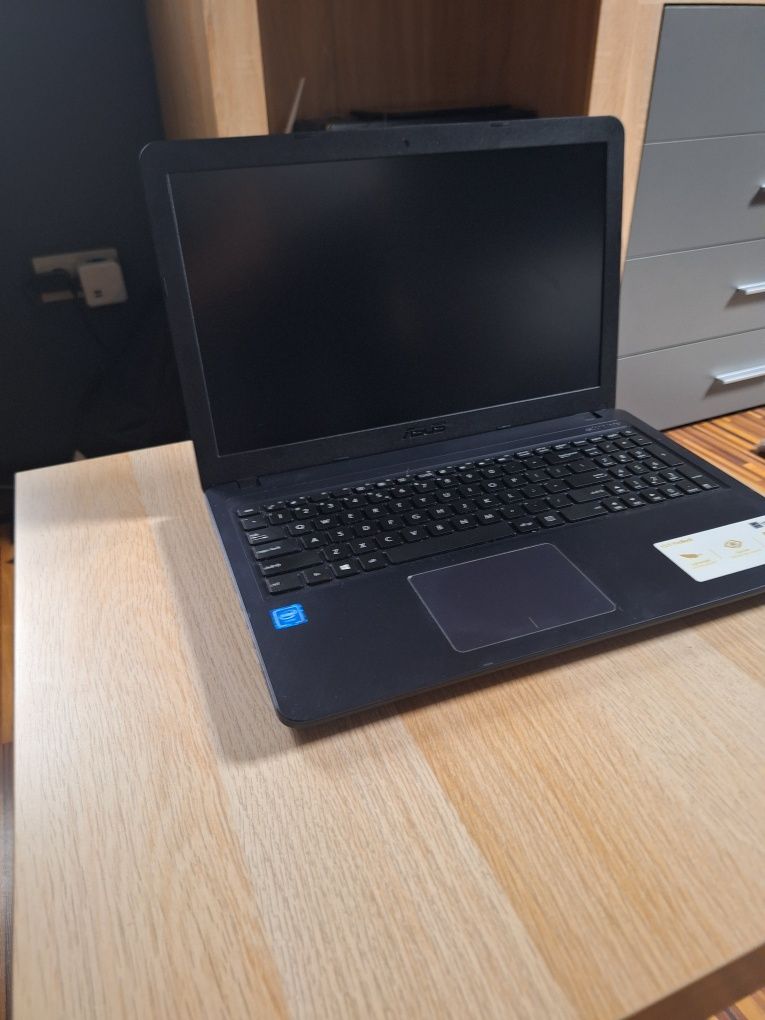 Laptop Asus Intel Celeron N4000/4GB