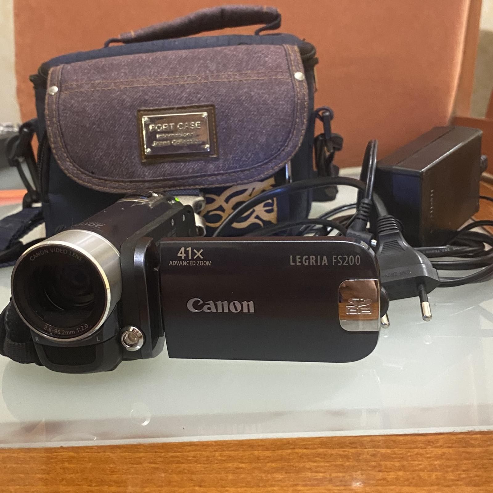 Цифрова відеокамера Canon Legria FS200