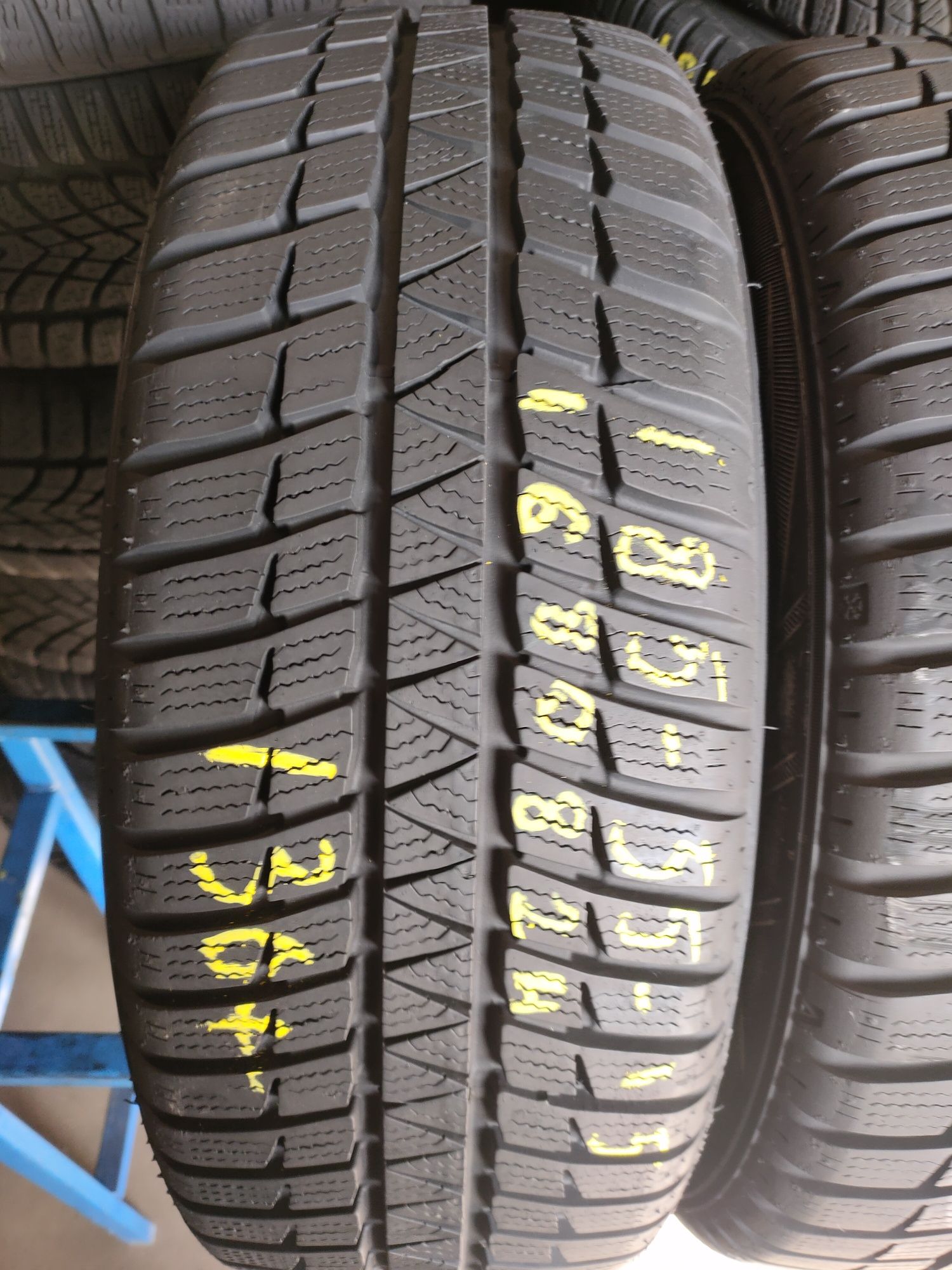 185/55r15 Falken HS449 EuroWinter z 2016r około 8mm