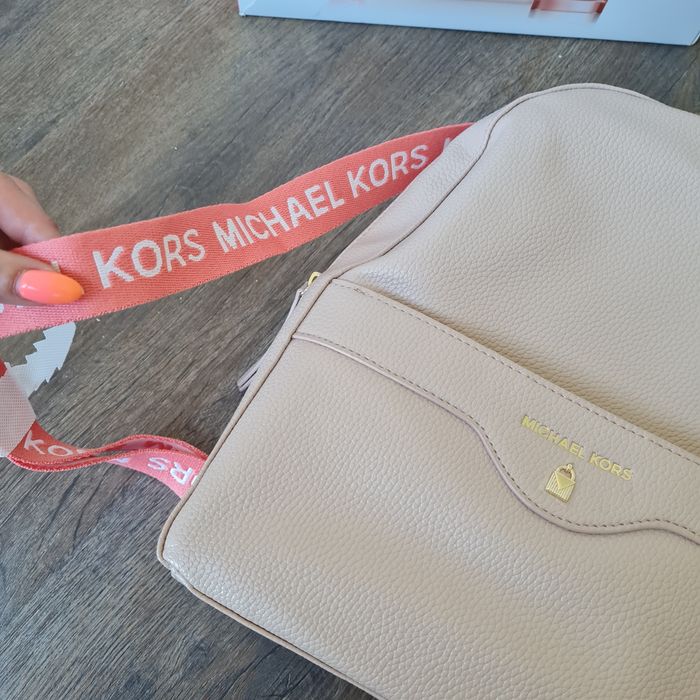 Michael Kors plecak plecaczek mały pudrowy róż logowany na ramiączkach