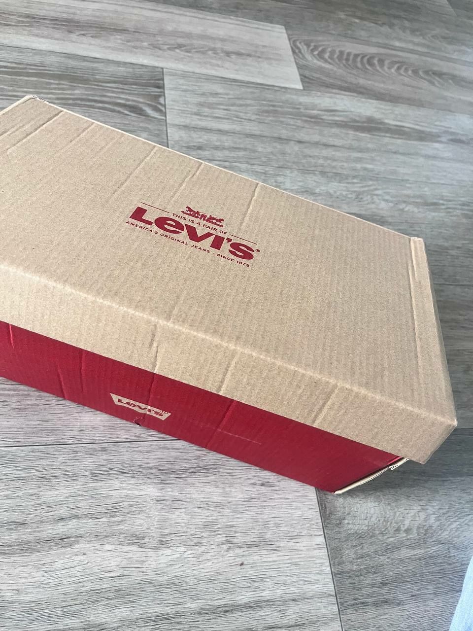 Продам молодежную обувь Levis