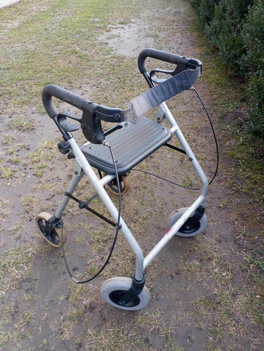 Ходунки на колесах - ролатор / Німеччина