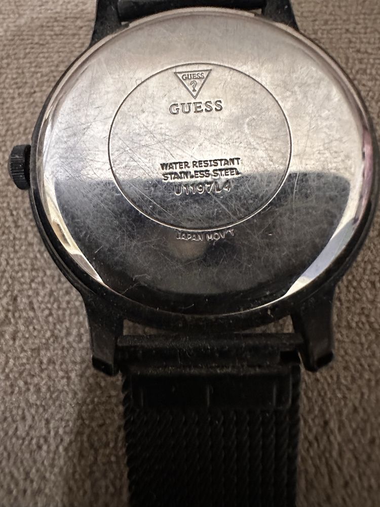 Наручний жіночий годинник оригінал б/в Guess U1197L4
