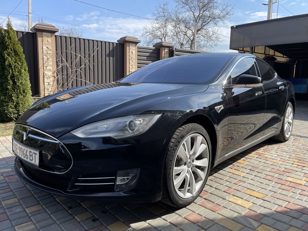 Продам Tesla S60 2014 без ДТП