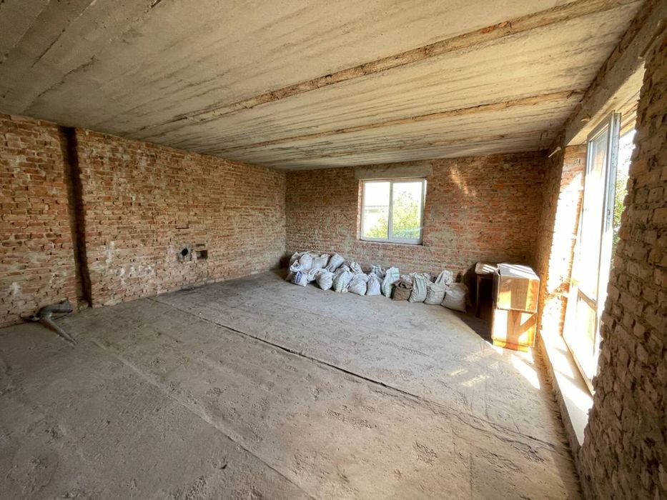 Продаж великого будинку у передмісті Тернополя