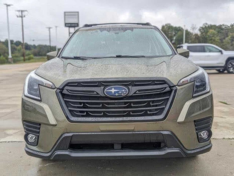 Subaru Forester Premium Crossover      2024