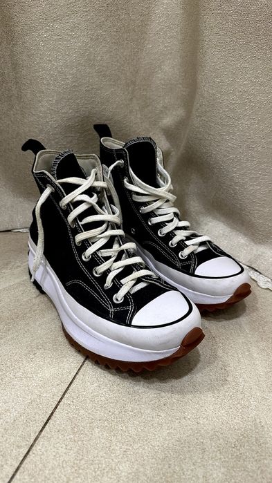 Converse run star hike