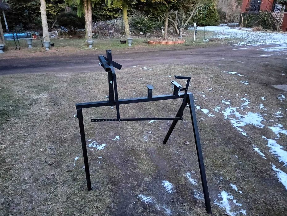 Stojak do samodzielnego cięcia drewna piłą spalinową pilarką