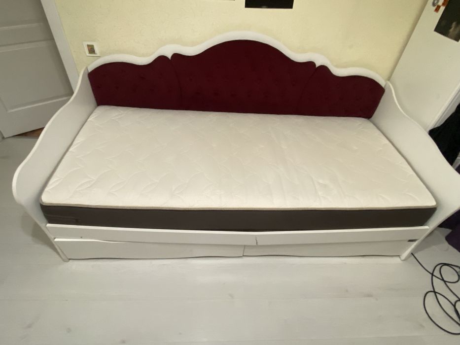 Продам матрац, ліжко в подарунок