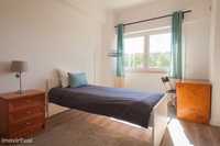 578874 - Quarto com cama de solteiro em apartamento com 4 quartos
