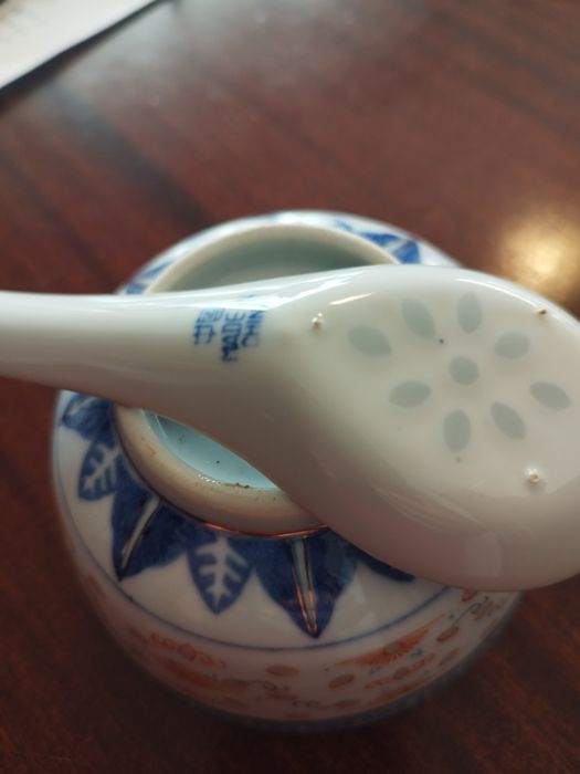 Porcelanas e cristais antigos