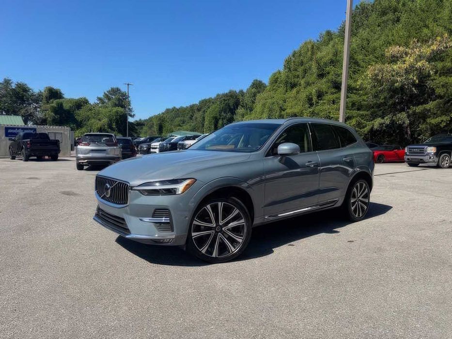 Volvo XC60 B5      2023