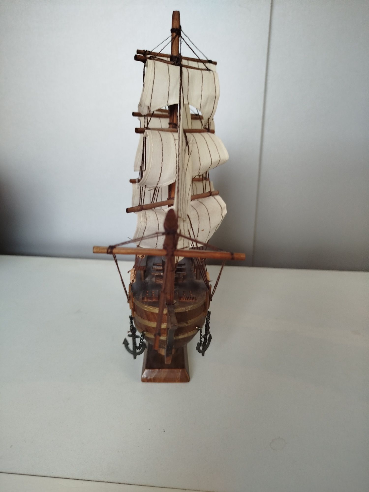 Stary model nr. 1 żaglowca H.M.S Bounty 1787 drewno