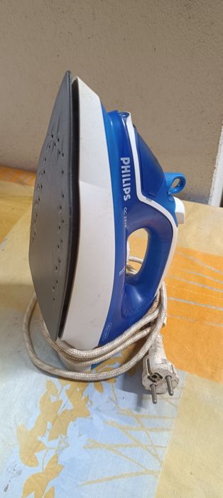Ferro a vapor Philips, modelo GC 2510.