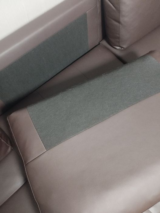 Sofá cama cheselong em pele como novo