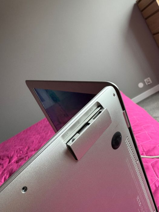 MacBook Air z ekranem 13.3 cala